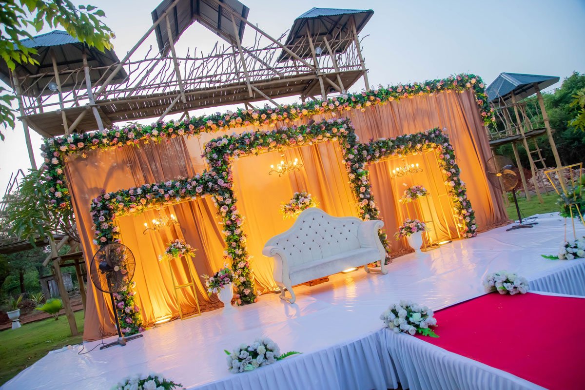 Luxury Floral Wedding Stage Decoration – Karisal Jaffna